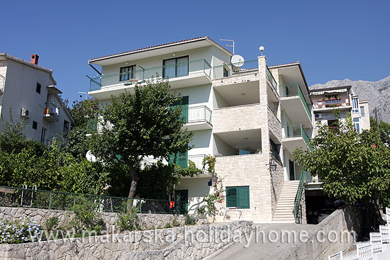 Holidays to Croatia-Apartments in Makarska for 7 persons