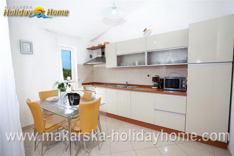 Apartments near the Beach in Makarska - Apartment Vesela A3 / 08