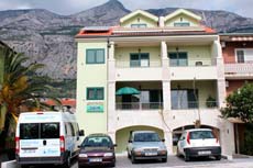 Apartments Makarska - private accommodation Tony