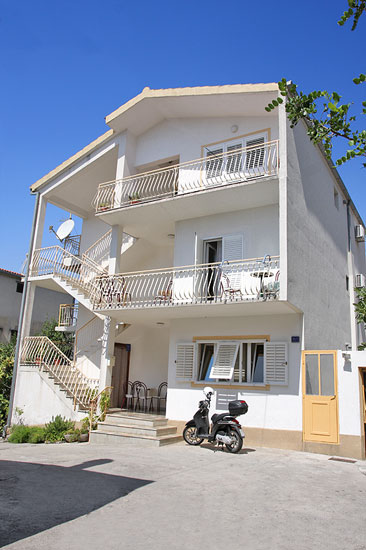 apartman Jukić private accommodation makarska