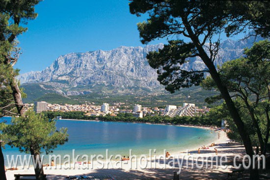 Vacation apartments near the beach in Makarska