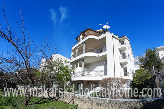apartments near the beach in Makarska