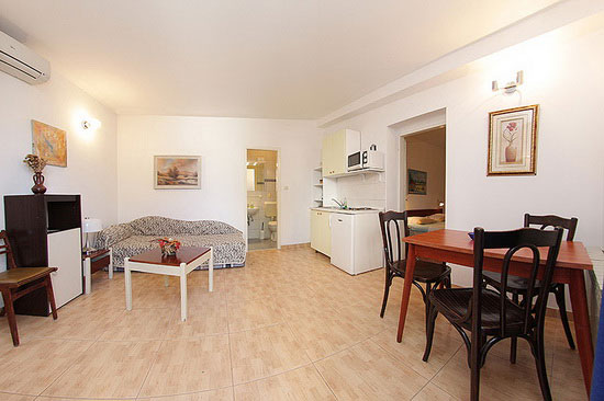 Privatni smještaj Makarska - Apartmani Silva APP 3