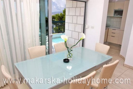 Apartments by the beach in Makarska, Apartment Plaža