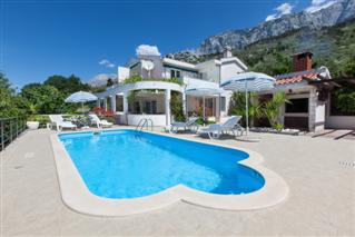 Makarska privatni smještaj s bazenom - Villa Milinovic / 01